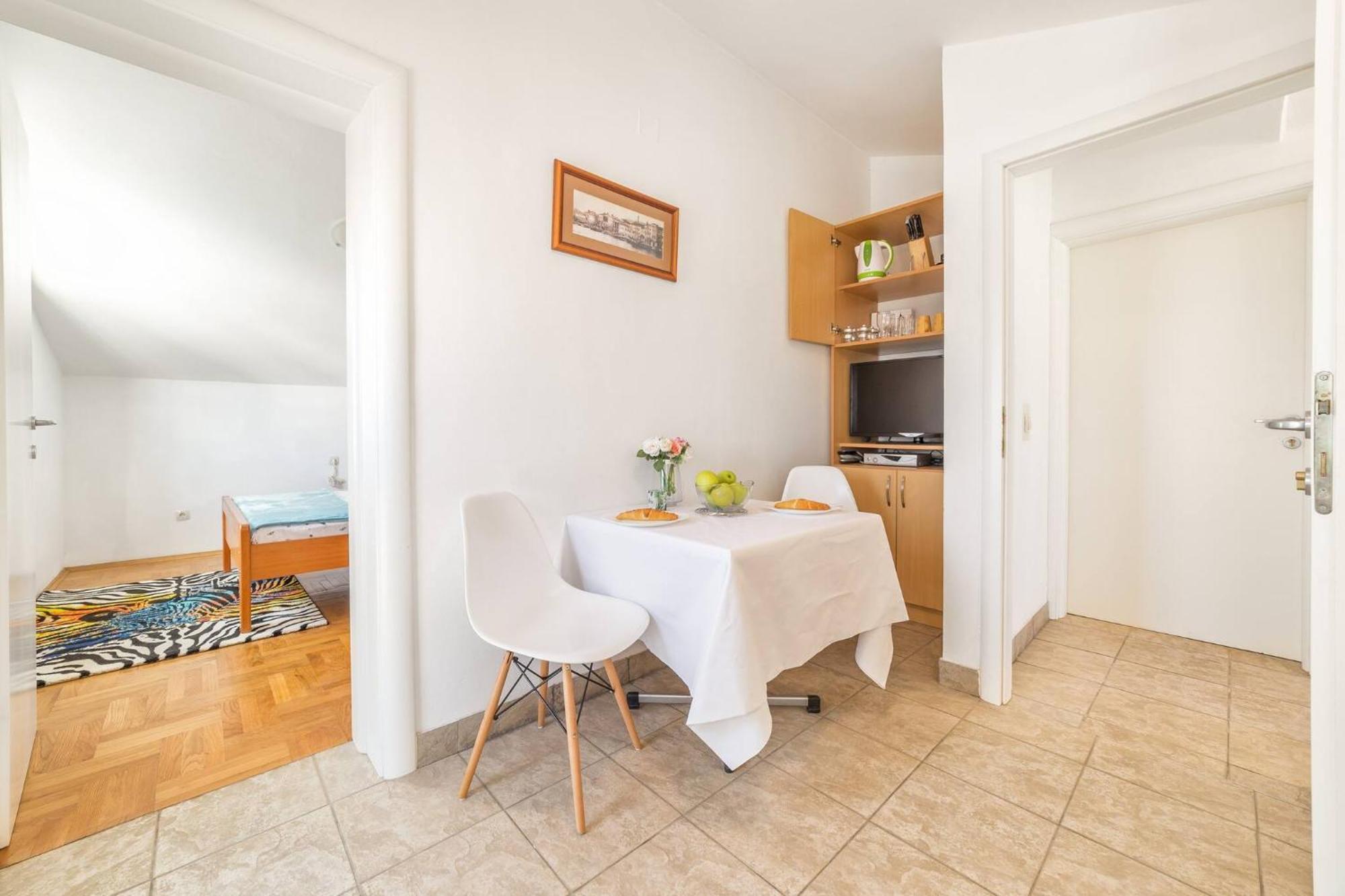 Nikol Lägenhet Vodice Exteriör bild
